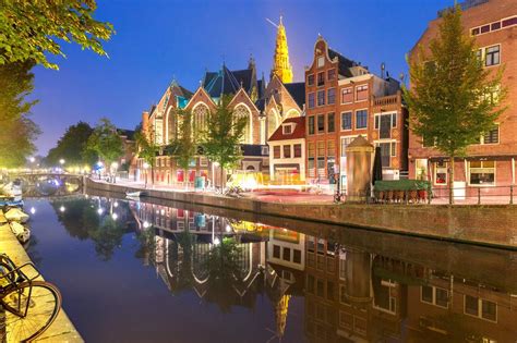 De Wallen in Amsterdam - A Legendary Red Light District in Central ...