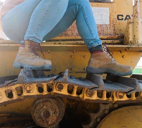 The 15 Best Work Boots For Women [Shopper's Guide]