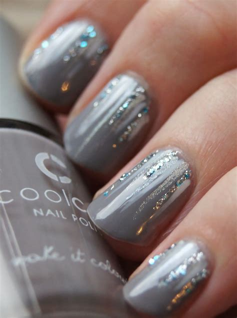 40+ Examples Of Grey & Silver Nails For A Cool Manicure