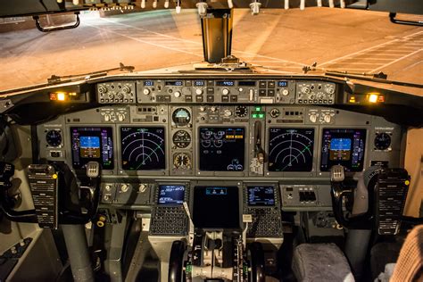 737 Cockpit View