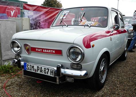 =Fiat Abarth 850 steht auf dem Ausstellungsgelände der Veterama, 10 ...