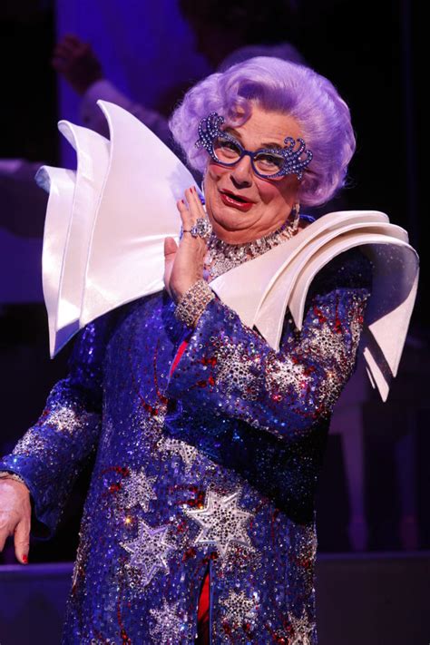 Dame Edna to retire from stage career