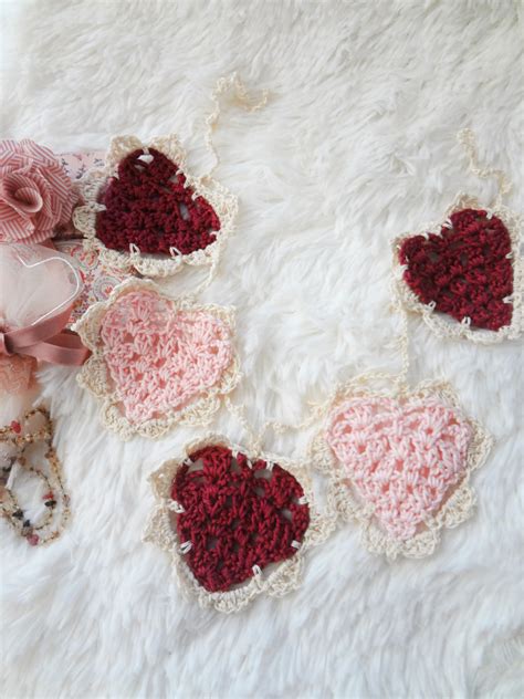 Little Treasures: Vintage Crochet Heart Bunting - free pattern