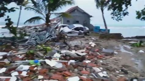 Hundreds killed by Indonesia tsunami – Channel 4 News