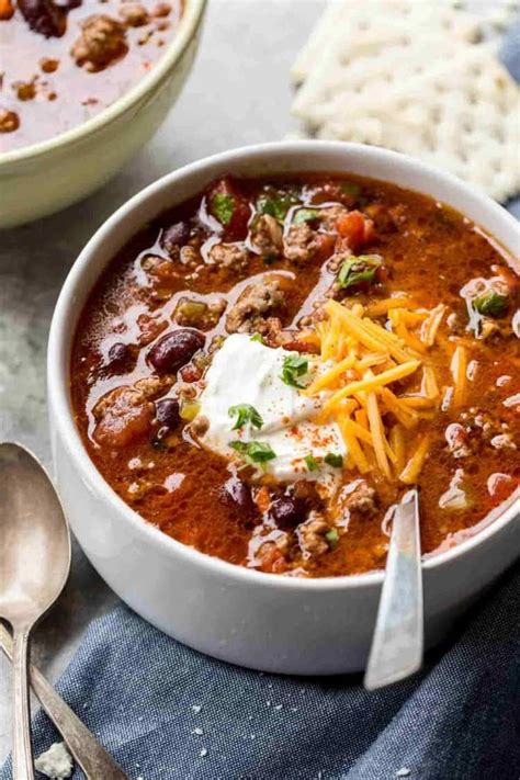 Classic Chili Recipe (VIDEO) - Valentina's Corner