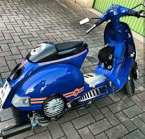 A superbly colored and customized Vespa!