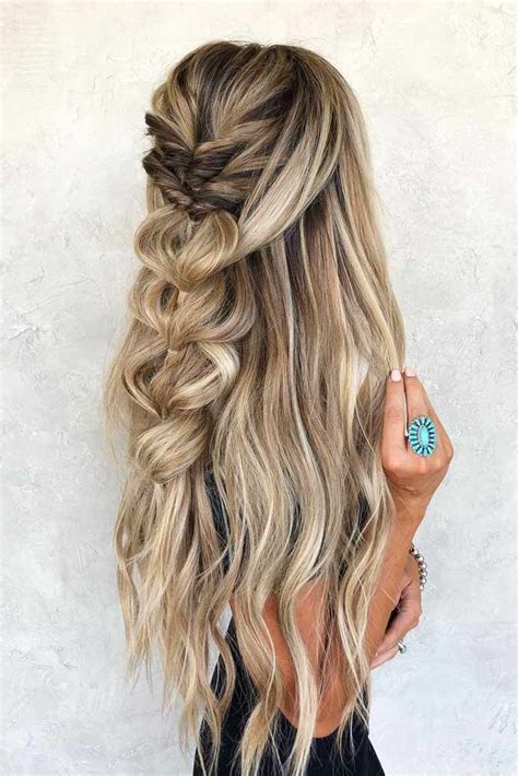 Stylish And Cute Homecoming Hairstyle | Dance hairstyles, Cute braided ...