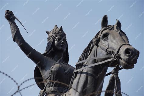 Premium Photo | Jhansi39s queen laxmi bai statue image