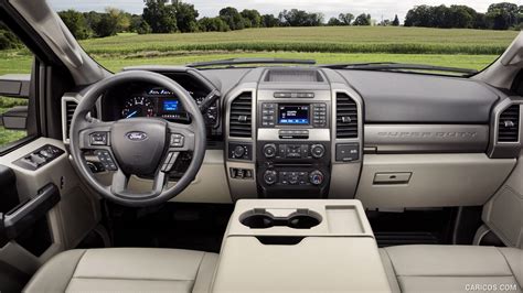 2017 Ford F-250 XL Super Duty - Interior, Cockpit | Caricos