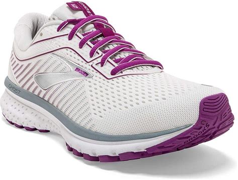 8 Best Running Shoes for Wide Feet (Men & Women) 2021