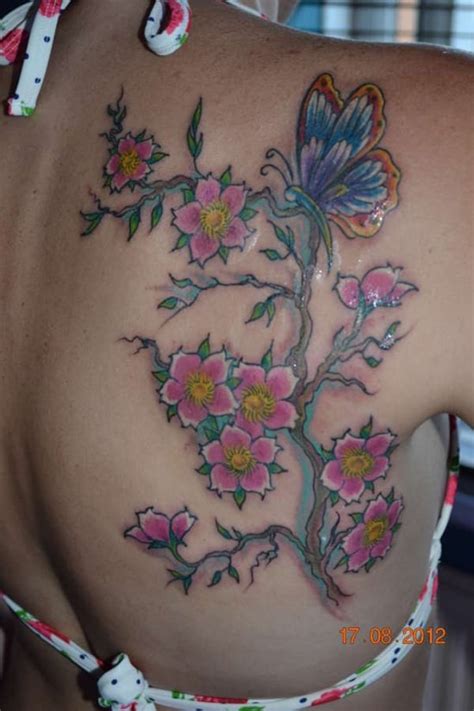 25 Dogwood Flower Tattoo Designes For Girls