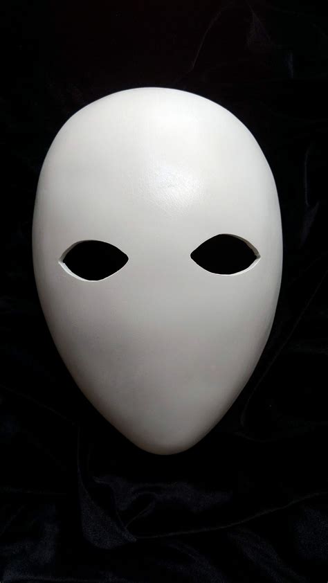 Featureless Mask