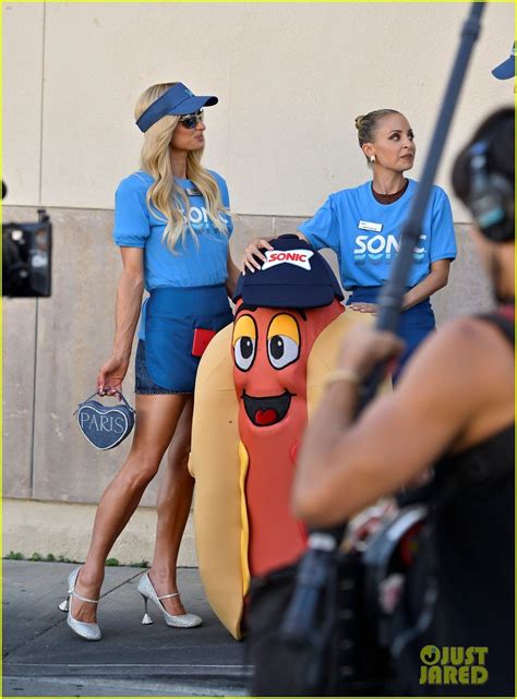 'Simple Life' Reboot Begins Filming: Nicole Richie Wears Hot Dog Suit ...