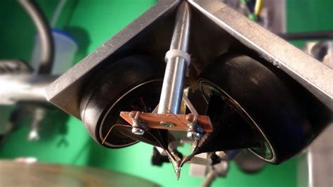 Record lathe cuts albums one at a time (pictures) - CNET