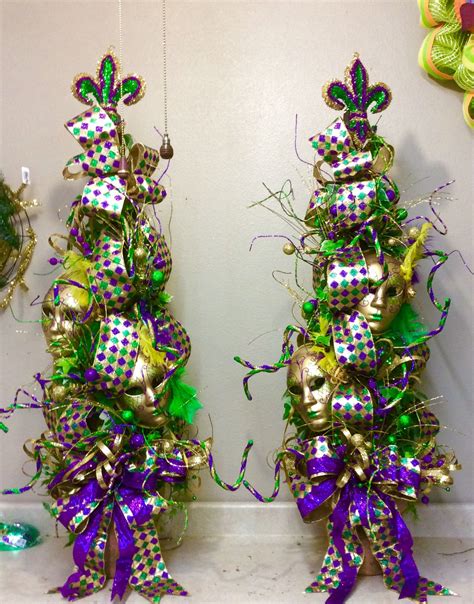 Mardi Gras Topiaries | Mardi gras centerpieces, Mardi gras decorations ...