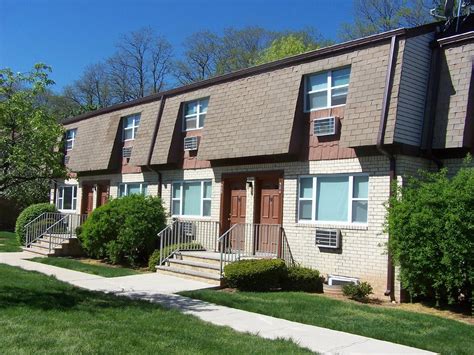 Woodbridge Village | Woodbridge NJ Apartments for Rent