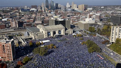 Royals’ World Series Parade - Video - NYTimes.com