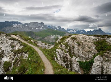 Ridge hiking trail hi-res stock photography and images - Alamy