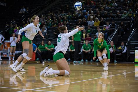 PHOTO GALLERY: Oregon Volleyball vs. Arizona | KVAL