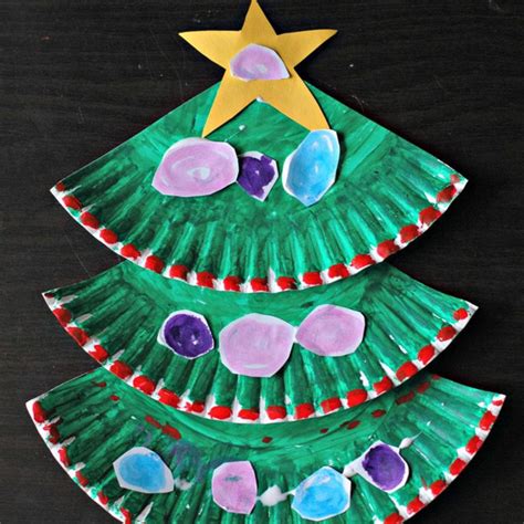 10 Easy Christmas Crafts for Kids - Holiday Arts and Crafts for Children