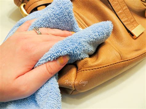 How to Clean a Leather Purse