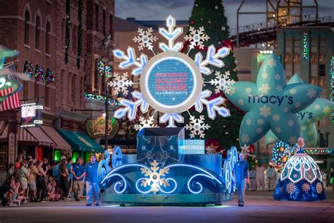 How to Celebrate the Holidays at Universal Orlando Guide 2023 ...