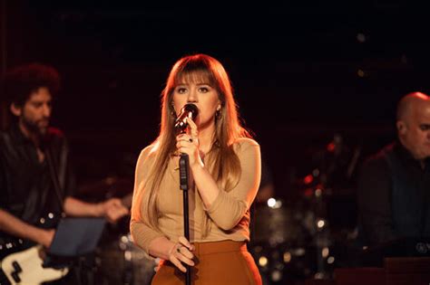 Kelly Clarkson Stuns Fans With Cover of ‘Underrated’ Song