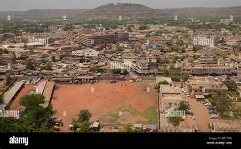 An aerial view of the city of Bamako, Mali, 18 March 2013. Photo ...
