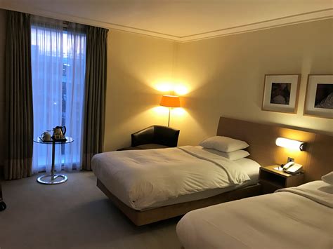 Where to stay at Gatwick - Hilton Gatwick South review - Turning left ...