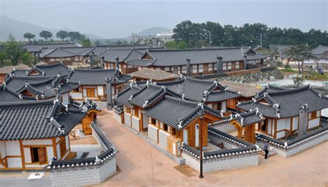 Today's traditional Korean houses (한옥: 한 '韓'... : 名慾