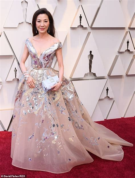 Oscars red carpet: Michelle Yeoh dazzles in sequins | Daily Mail Online