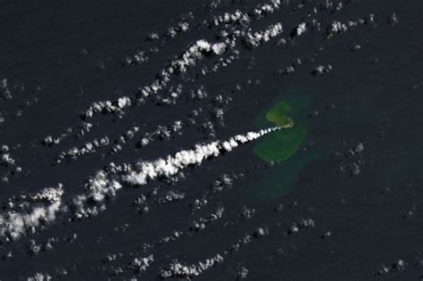 New Island Formed in Pacific Ocean After Underwater Volcano Erupted ...