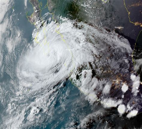 Hurricane “Olaf” hits Mexico, leaving 200 000 customers without power ...