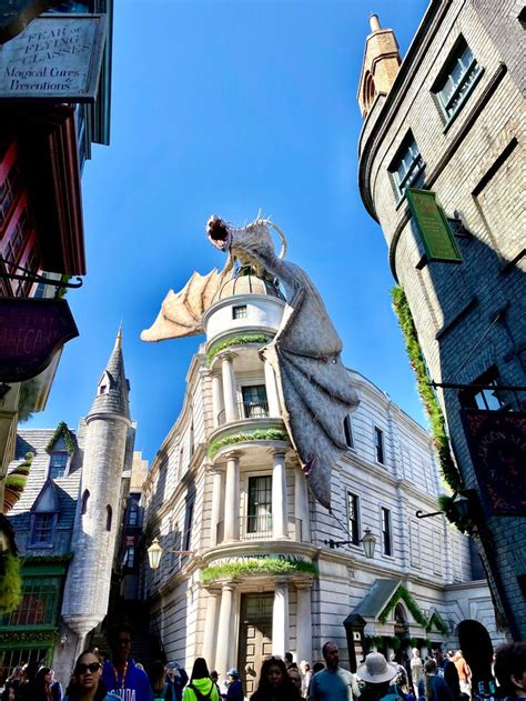 Gringotts Bank 🐉 in 2021 | Wizarding world of harry potter, Harry ...