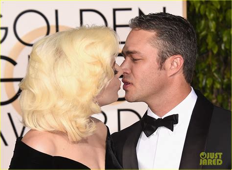 Lady Gaga Kisses Fiance Taylor Kinney at Golden Globes 2016!: Photo ...