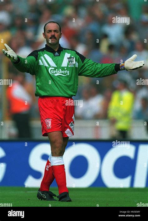 Bruce grobbelaar liverpool fc 10 hi-res stock photography and images ...