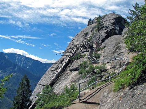 Hiking Moro Rock Trail in Sequoia National Park [2023]