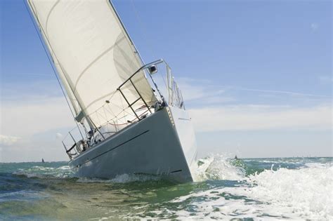 Monohull Sailing Yacht - Pros and Cons