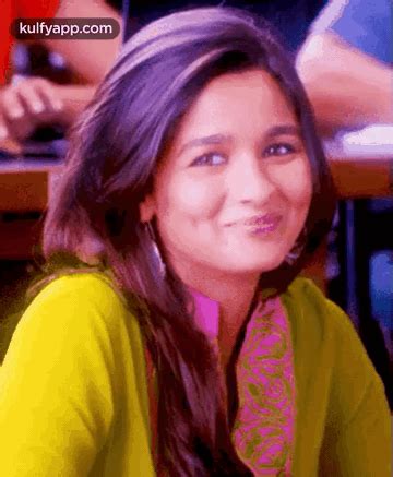 Alia Bhatt.Gif GIF - Alia bhatt 2states Smile - Discover & Share GIFs