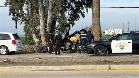 3 people killed in violent solo-car crash south of Bakersfield