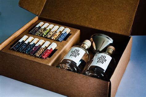 Show Love To Your Crew with These Thoughtful Groomsmen Gift Ideas - Tidewater and Tulle ...