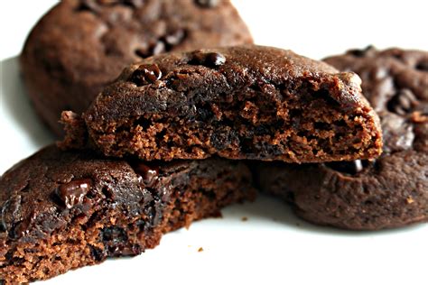 Chocolate Nibs Cookies - The Monday Box