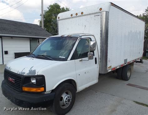 2003 GMC Savana G3500 box truck in Perry, IA | Item EM9833 sold | Purple Wave