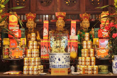 The World Tastes Good: Visiting Temples in Hanoi During Tet (Part 2)