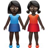 👭🏿 손을 잡고 있는 두 명의 여자: 검은색 피부 Emoji on Apple iOS 16.4