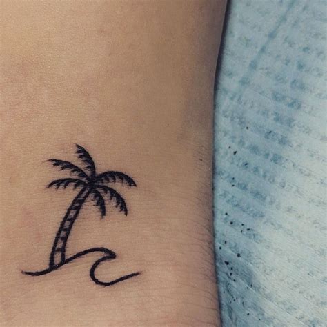 Palm tree & wave minimalist tattoo get inked тату, татуировк | Palm tattoos, Minimalist tattoo ...