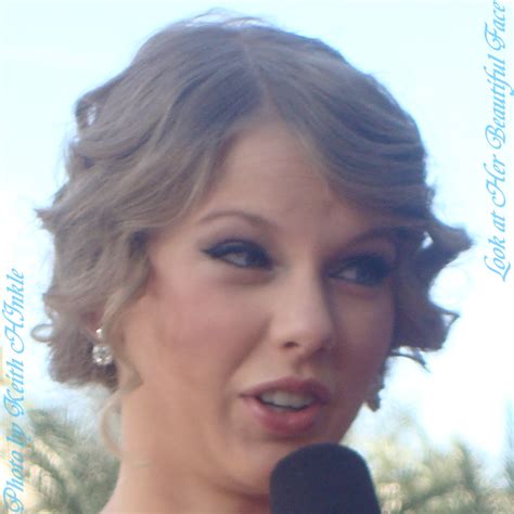 Look At Her Beautiful Face: Look At Taylor Swift Beautiful Face