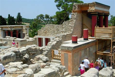 Knossos, palace of king Minos - north bastion