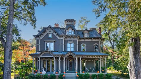 Stranger Things’ Creel Mansion in Georgia Is Listed for $1.5 Million | Architectural Digest