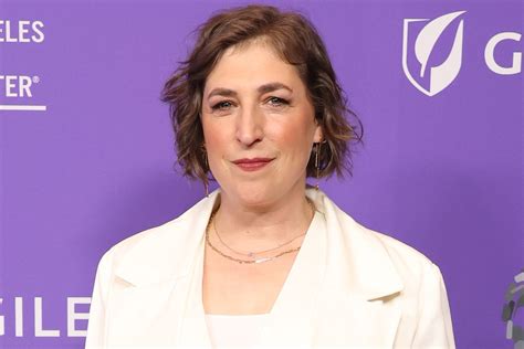 Mayim Bialik looks back at 'SNL' parody that mocked her nose with prosthetic - TrendRadars